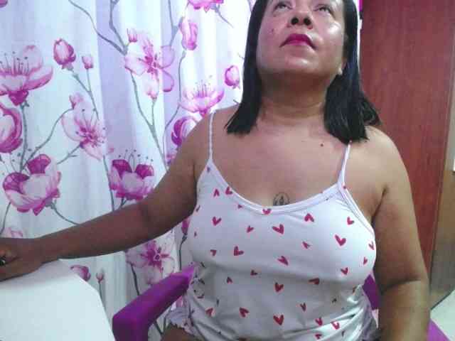 pregnantsaraxxx pregnantsaraxxx