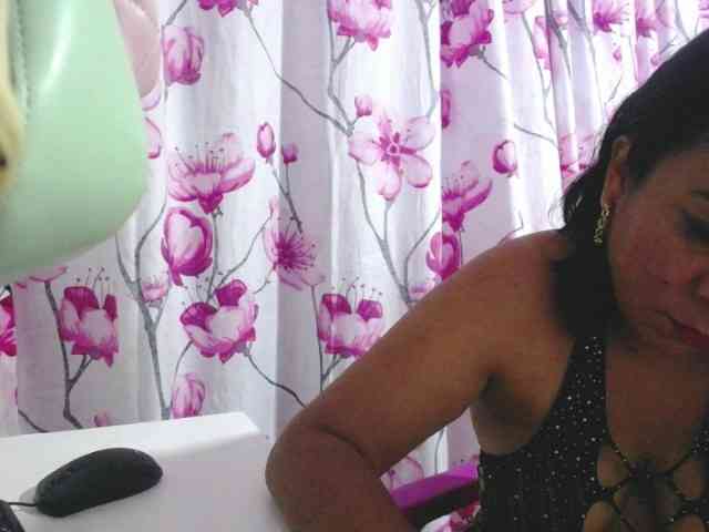 pregnantsaraxxx webcam