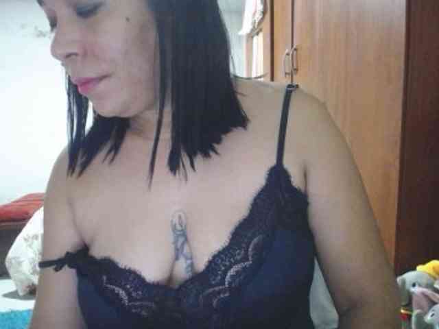 pregnantsaraxxx webcam