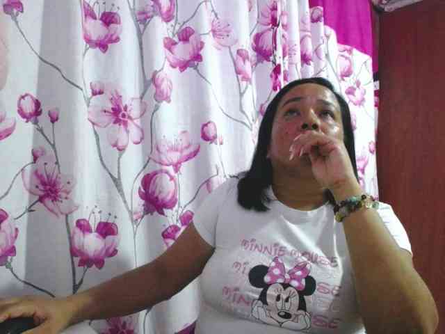 pregnantsaraxxx webcam
