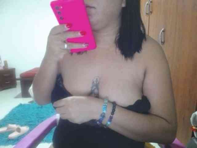 pregnantsaraxxx webcam