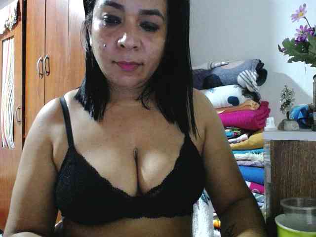 pregnantsaraxxx webcam