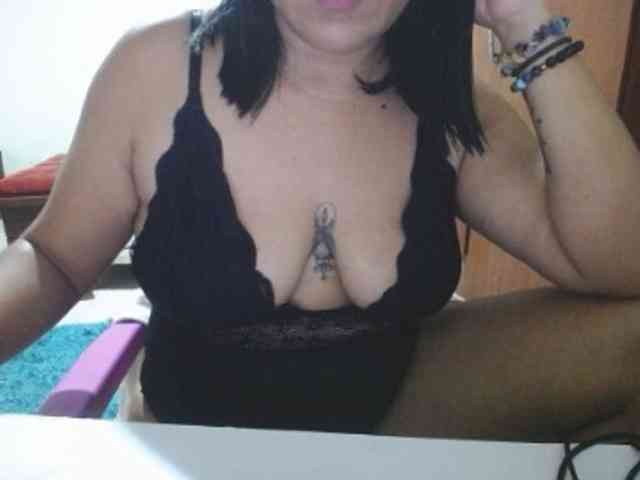 pregnantsaraxxx webcam