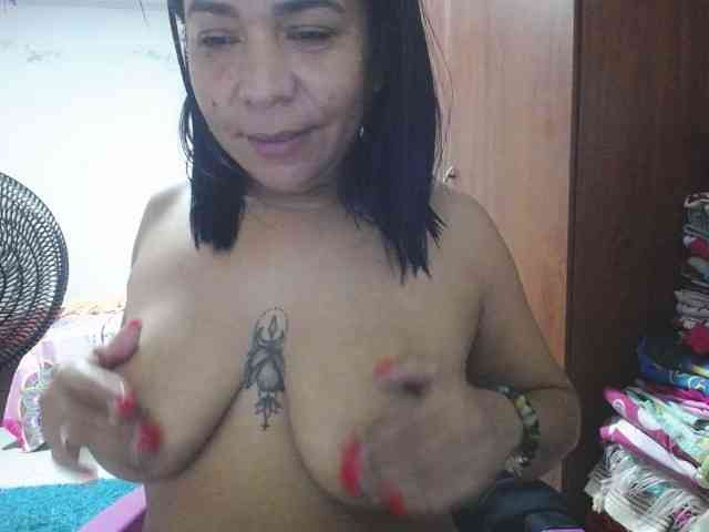 pregnantsaraxxx webcam