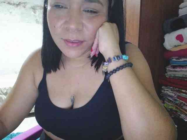 pregnantsaraxxx webcam