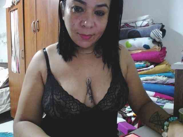 pregnantsaraxxx webcam