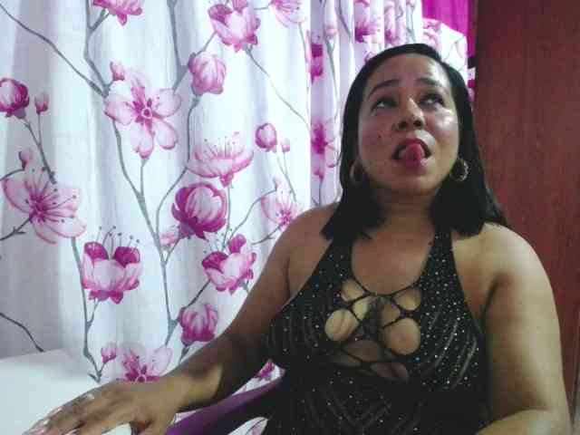 pregnantsaraxxx webcam