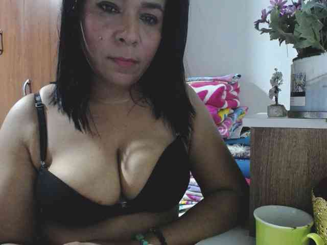 pregnantsaraxxx webcam