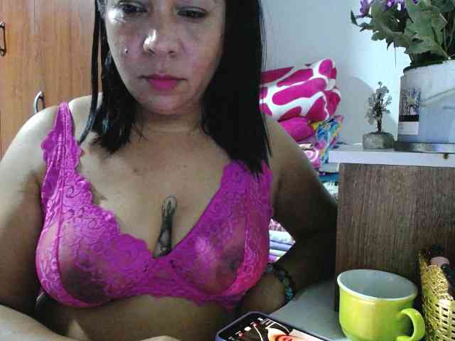 pregnantsaraxxx webcam