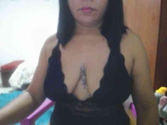 pregnantsaraxxx webcam