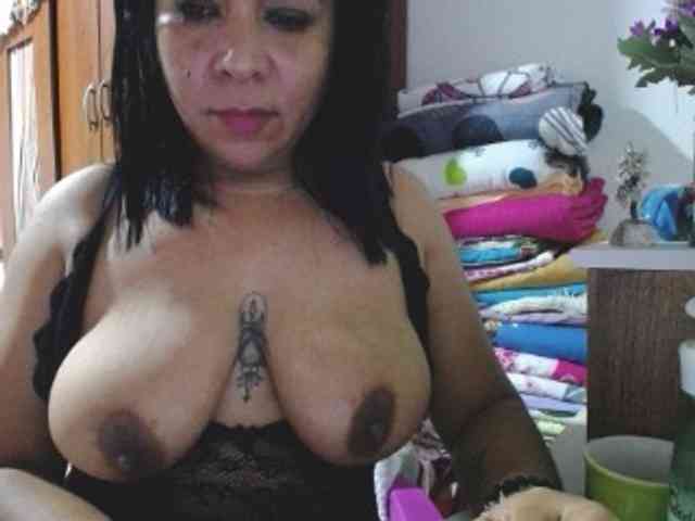 pregnantsaraxxx webcam