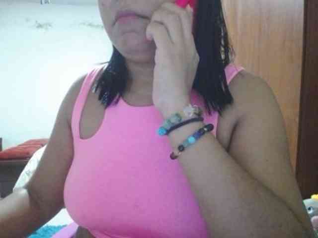 pregnantsaraxxx webcam