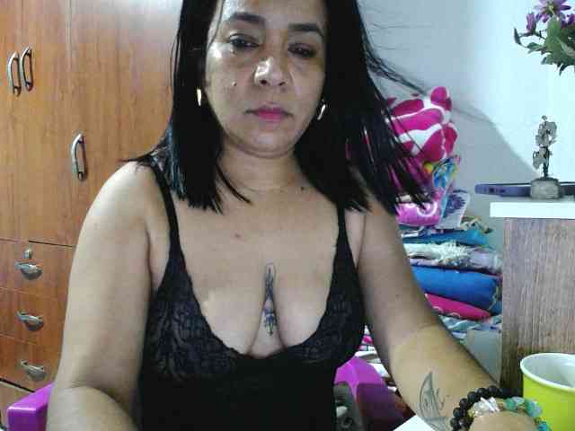 pregnantsaraxxx webcam