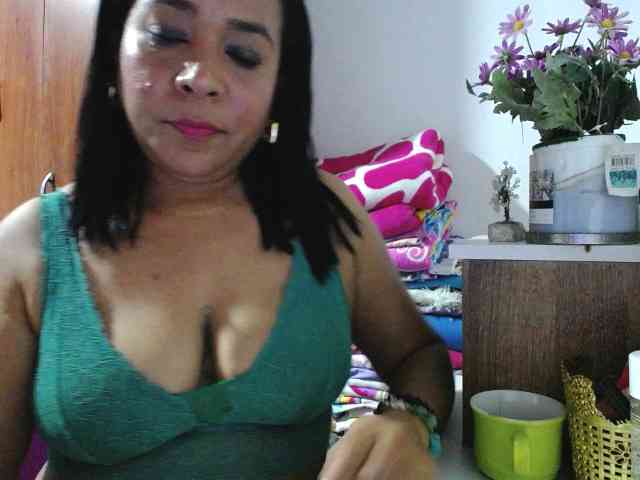 pregnantsaraxxx webcam