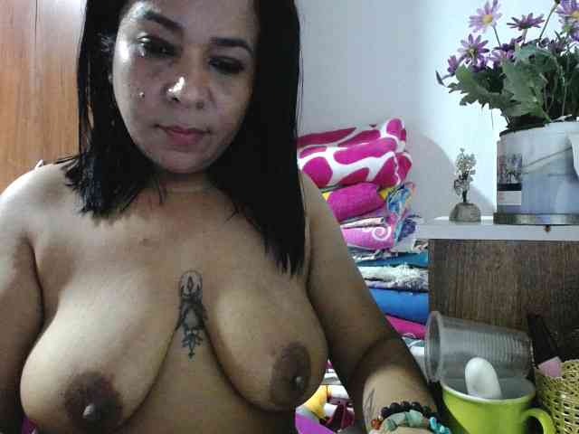 pregnantsaraxxx webcam