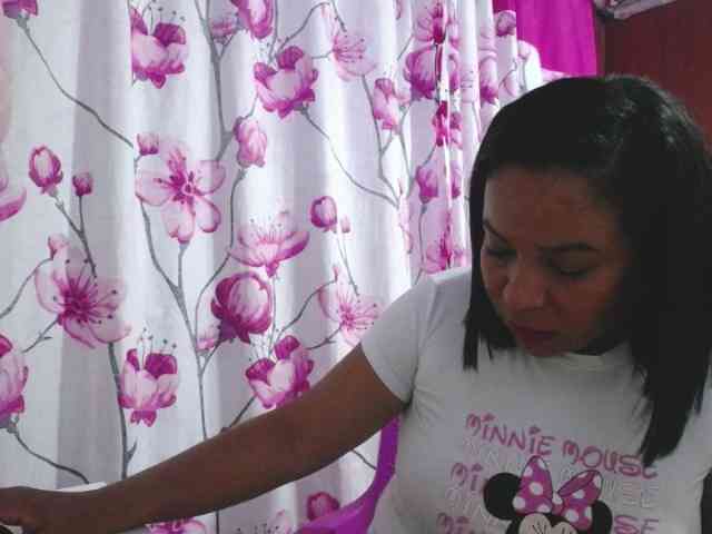 pregnantsaraxxx webcam