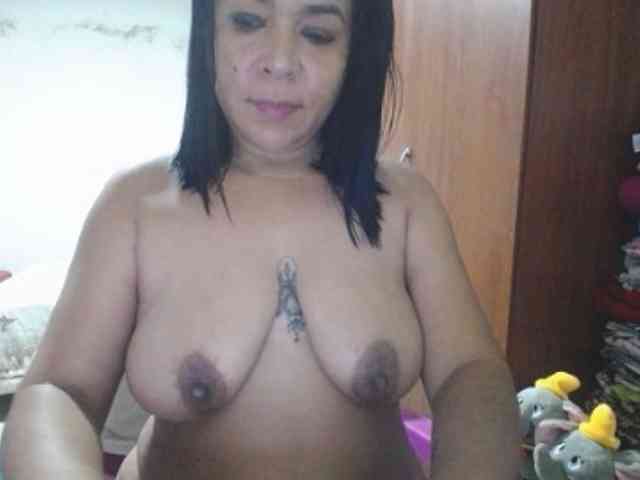 pregnantsaraxxx webcam
