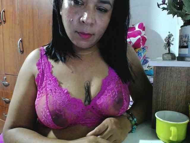 pregnantsaraxxx webcam