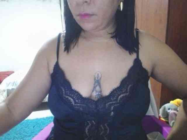 pregnantsaraxxx webcam