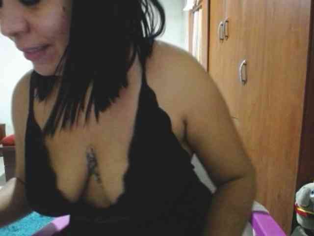 pregnantsaraxxx webcam