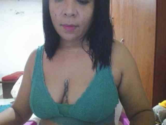 pregnantsaraxxx webcam