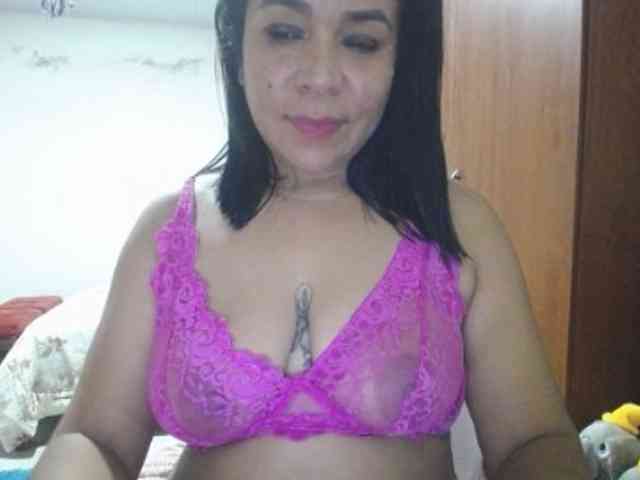 pregnantsaraxxx webcam