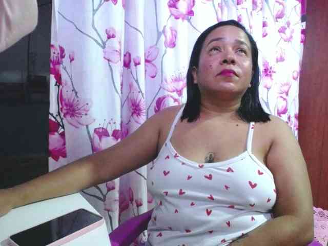 pregnantsaraxxx webcam