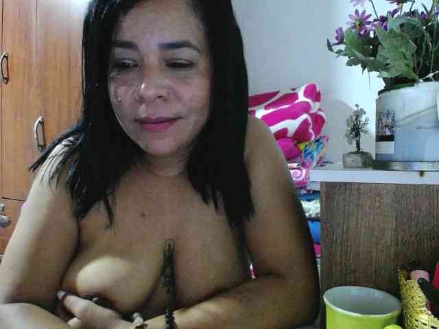 pregnantsaraxxx webcam