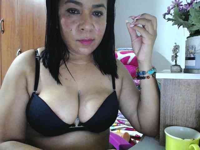 pregnantsaraxxx webcam