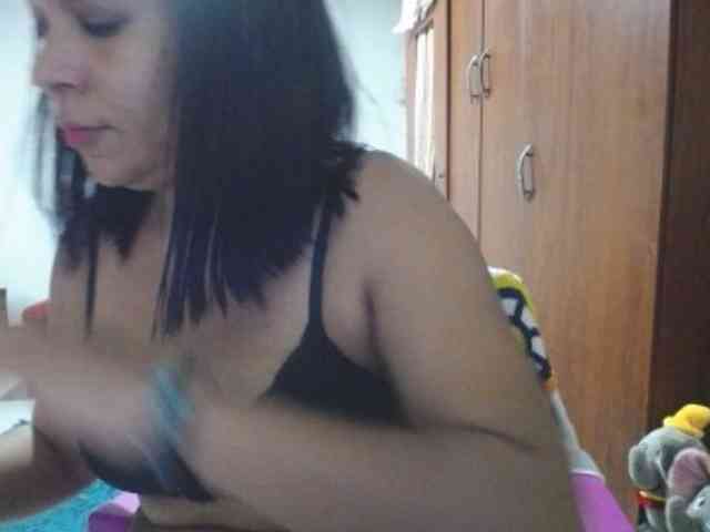 pregnantsaraxxx webcam