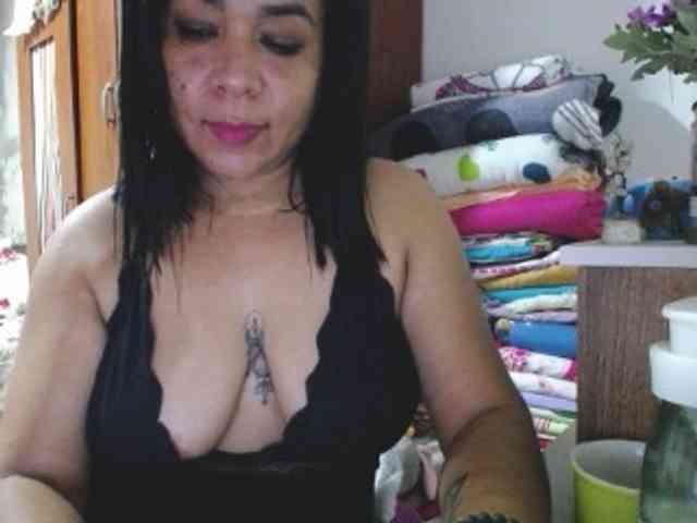 pregnantsaraxxx webcam