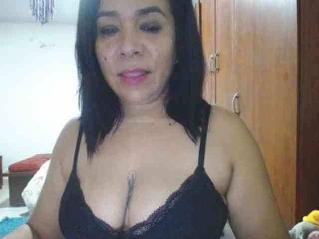 pregnantsaraxxx webcam
