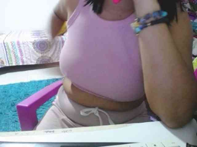 pregnantsaraxxx webcam