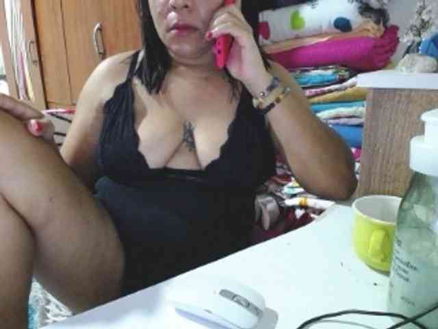 pregnantsaraxxx webcam