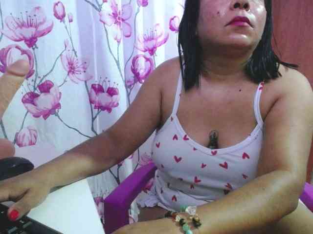 pregnantsaraxxx webcam