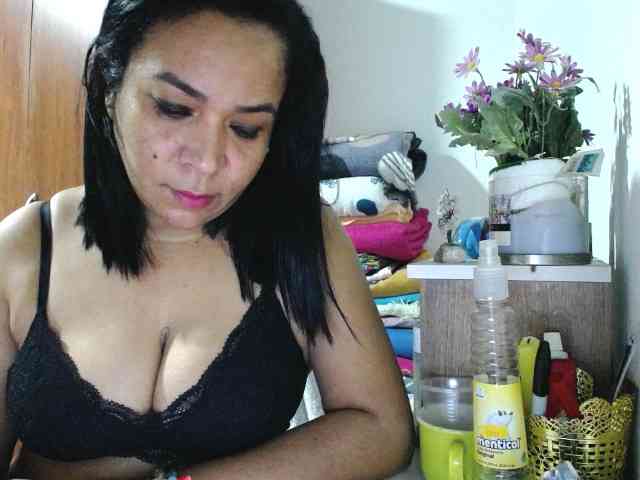 pregnantsaraxxx webcam