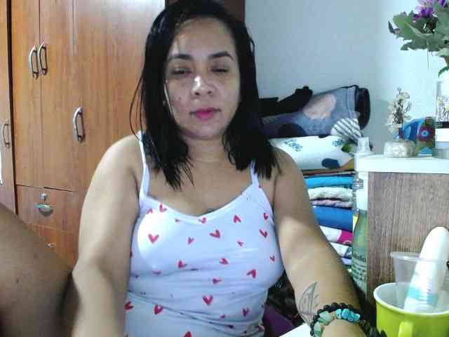 pregnantsaraxxx webcam
