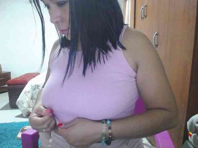 pregnantsaraxxx webcam