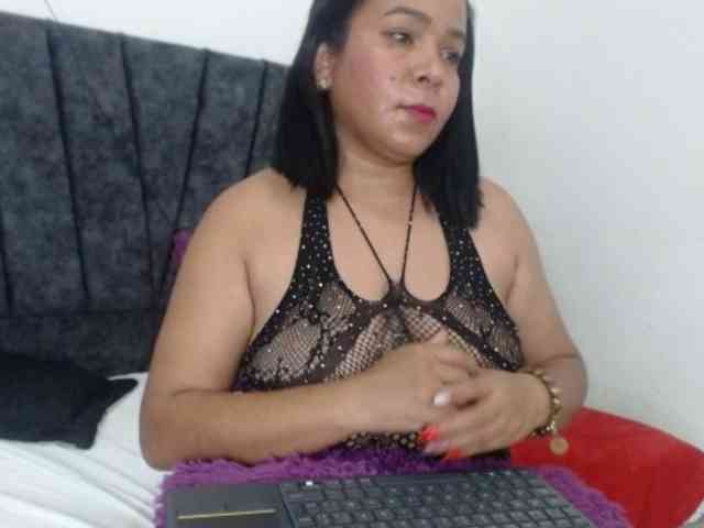 pregnantsaraxxx webcam