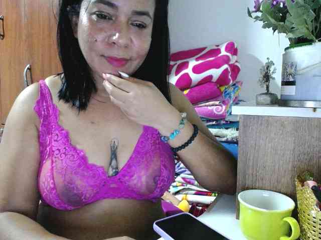 pregnantsaraxxx webcam