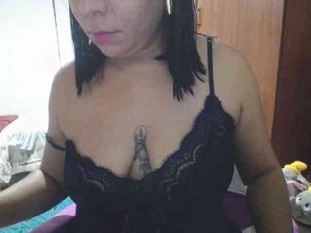 pregnantsaraxxx webcam
