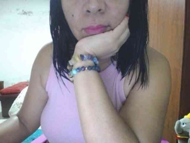 pregnantsaraxxx webcam