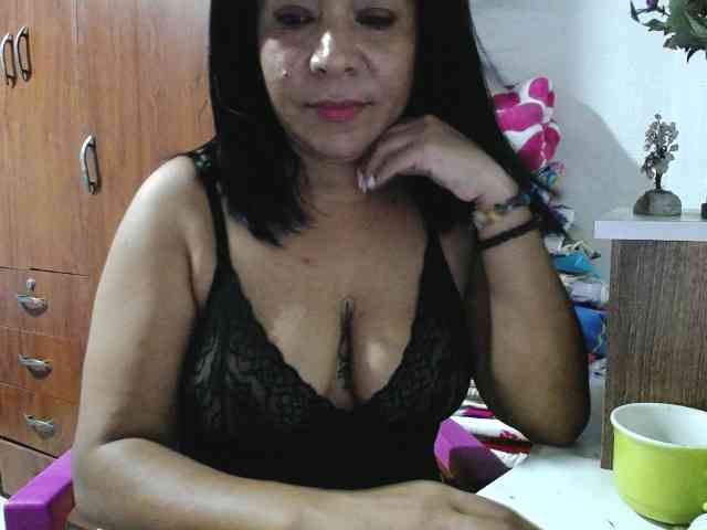 pregnantsaraxxx webcam