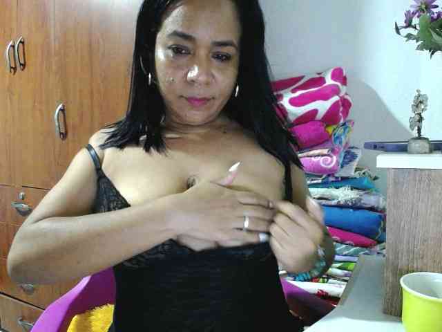 pregnantsaraxxx webcam