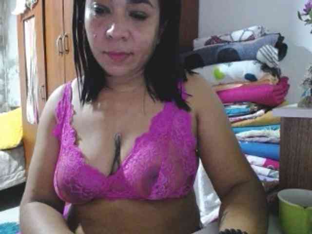 pregnantsaraxxx webcam