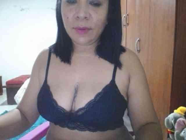 pregnantsaraxxx webcam