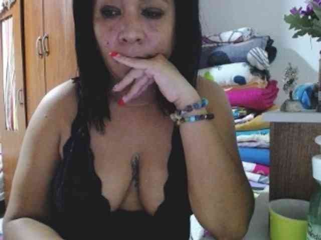 pregnantsaraxxx webcam