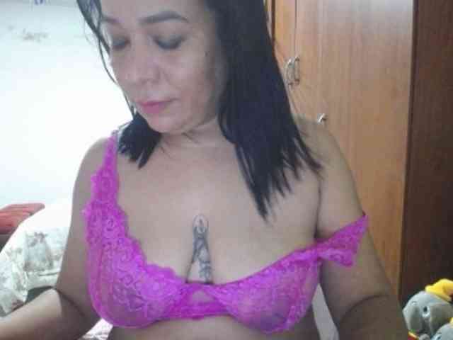 pregnantsaraxxx webcam