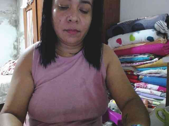 pregnantsaraxxx webcam