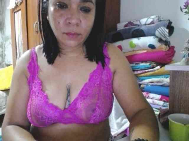 pregnantsaraxxx webcam